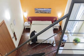 Double Room (Vesuvio) | Minibar, in-room safe, desk, blackout drapes - B&B Palazzo Carafa della Spina (Naples)