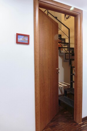 Double Room (Vesuvio) | Minibar, in-room safe, desk, blackout drapes - B&B Palazzo Carafa della Spina (Naples)