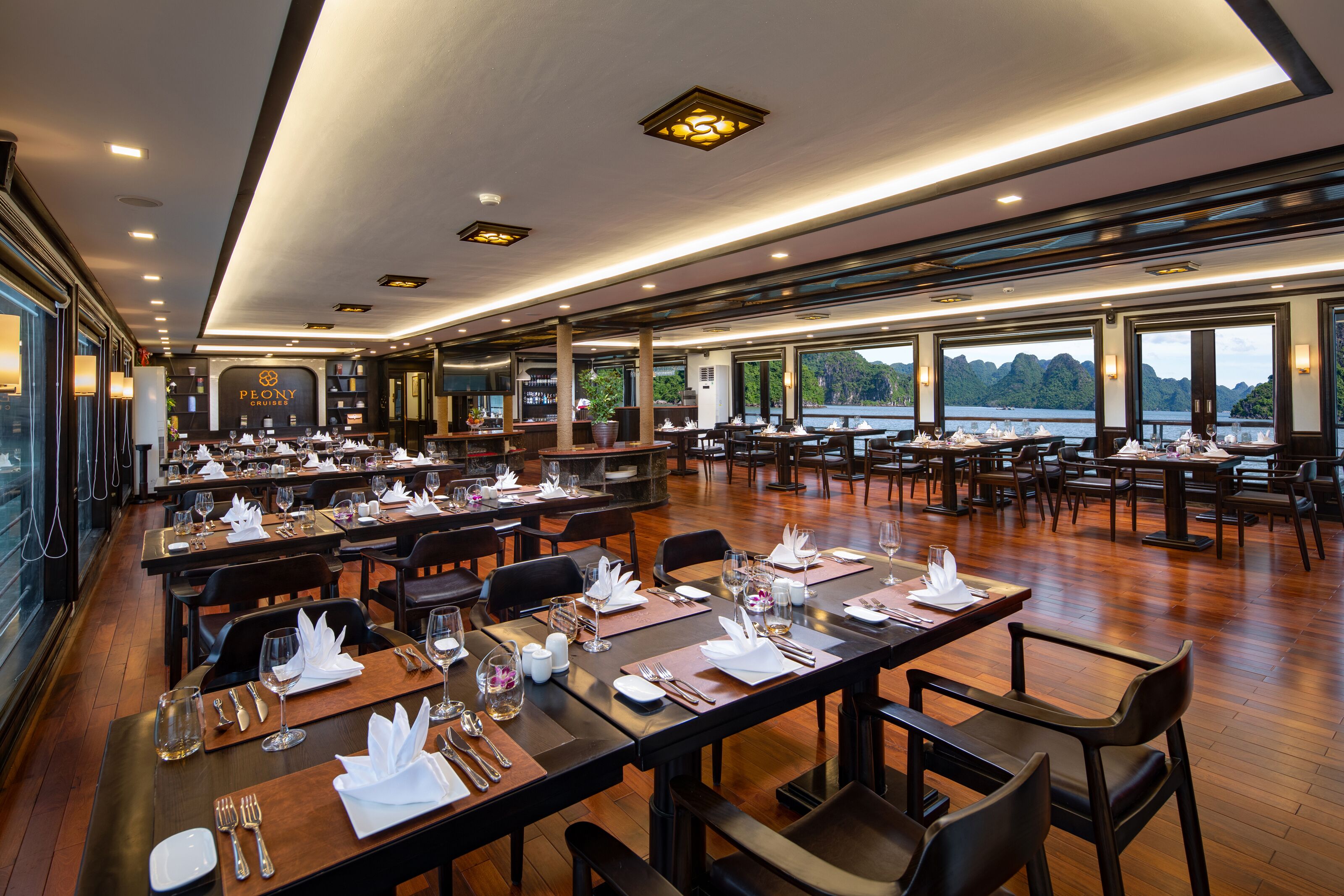 بوفيه فطور مجانًا يوميًا