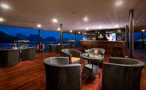 Courtyard - Peony Cruises (Ha Long)