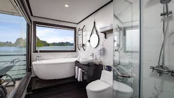 Exclusive Suite | Bathroom | Combined shower/tub, free toiletries, hair dryer, bathrobes