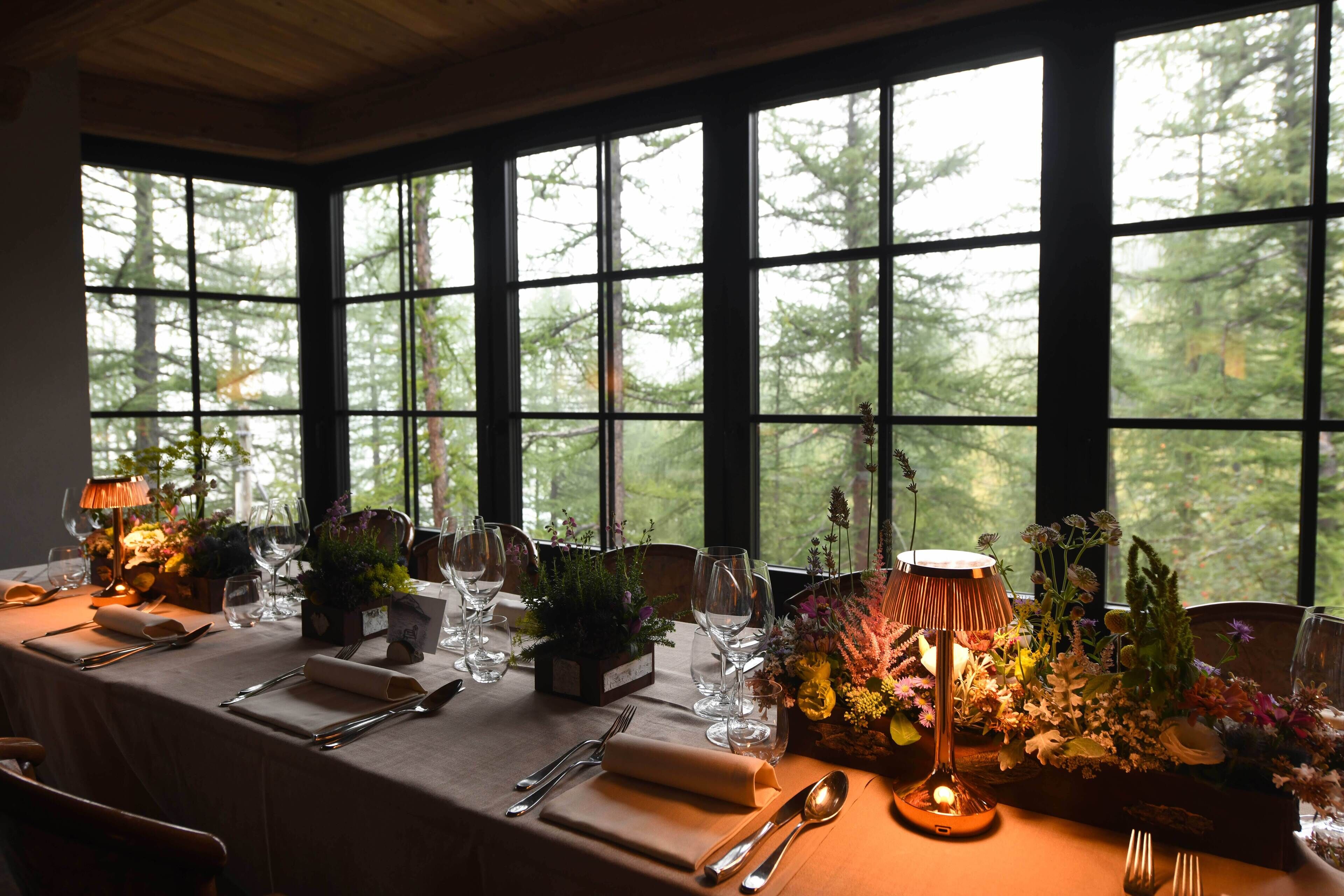 Petit déjeuner, déjeuner et dîner servis sur place