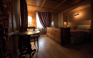 Superior Double Room | 1 bedroom, minibar, in-room safe, desk