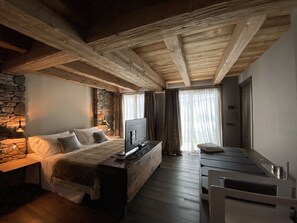 Suite Deluxe | Minibar, caja de seguridad en la habitación, escritorio y wifi gratis 