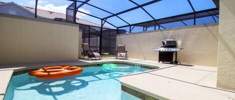 Piscina externa sazonal, espreguiçadeiras
