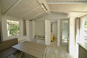 Standard Mobile Home, Accessible | Living area - Village Camping de l'Ostriconi (Palasca)
