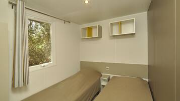 Standard Mobile Home, Accessible | 2 bedrooms, individually decorated, individually furnished