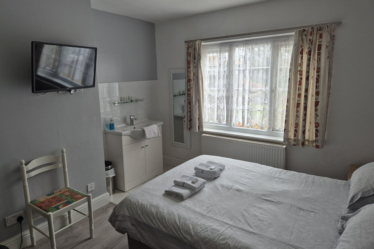 1 bedroom, hypo-allergenic bedding, individually decorated