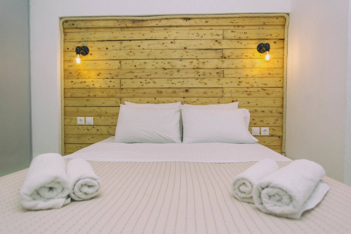 Deluxe Apartment | In-room safe, soundproofing, iron/ironing board, cribs (free)