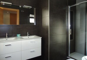 Duplex, 3 Bedrooms | Bathroom