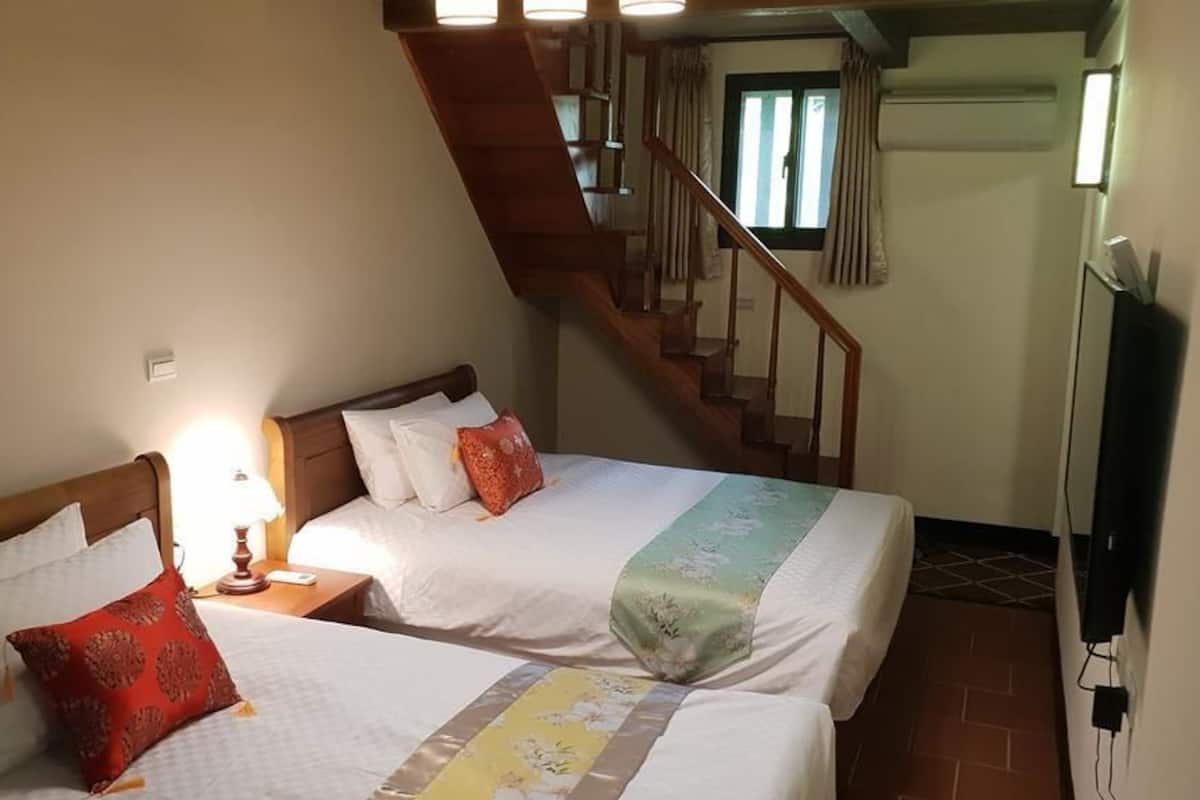 Elite Loft, Multiple Beds, Non Smoking (102) | Blackout drapes, soundproofing, free WiFi, bed sheets