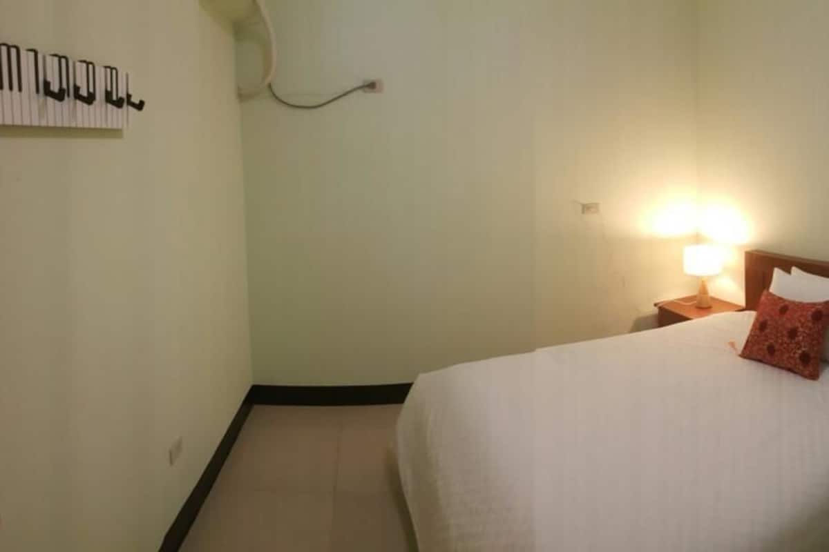 Comfort Double Room, 1 Double Bed, Non Smoking, Shared Bathroom (108) | Blackout drapes, soundproofing, free WiFi, bed sheets