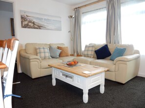 Classic Chalet, Ensuite, Park View (2 bedroom) | Lounge