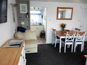 Classic Chalet, Ensuite, Park View (2 bedroom) | Lounge