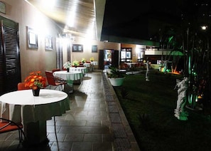 Outdoor dining - Pousada Sorocaba (Sorocaba)