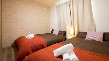 Quarto família | Ferros/tábuas de passar roupa, Wi-Fi de cortesia