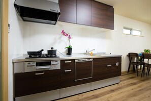 Family Room | Private kitchenette | Fridge, microwave, stovetop, cookware/dishes/utensils
