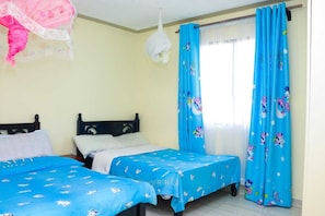 Apartamento Deluxe, 3 habitaciones | 3 dormitorios, ropa de cama de alta calidad, cortinas opacas