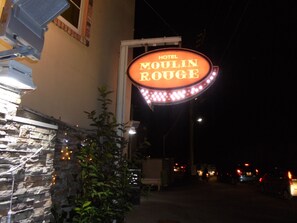 Front of property – evening/night - HOTEL MOULIN ROUGE - Adults Only (Ibaraki)