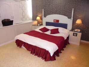 Premium bedding, individually decorated, bed sheets - HOTEL MOULIN ROUGE - Adults Only (Ibaraki)