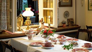 Bao gồm bữa sáng buffet hàng ngày 