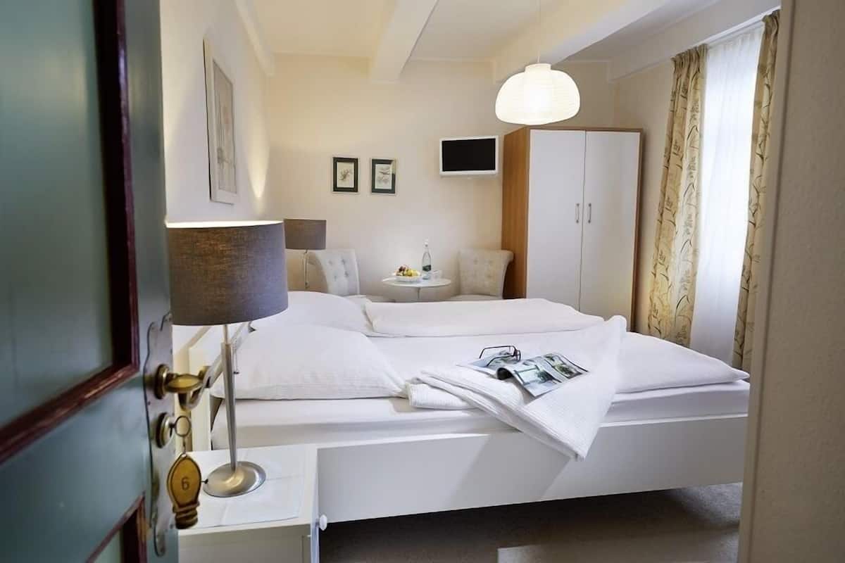 Soundproofing, free cots/infant beds, free WiFi