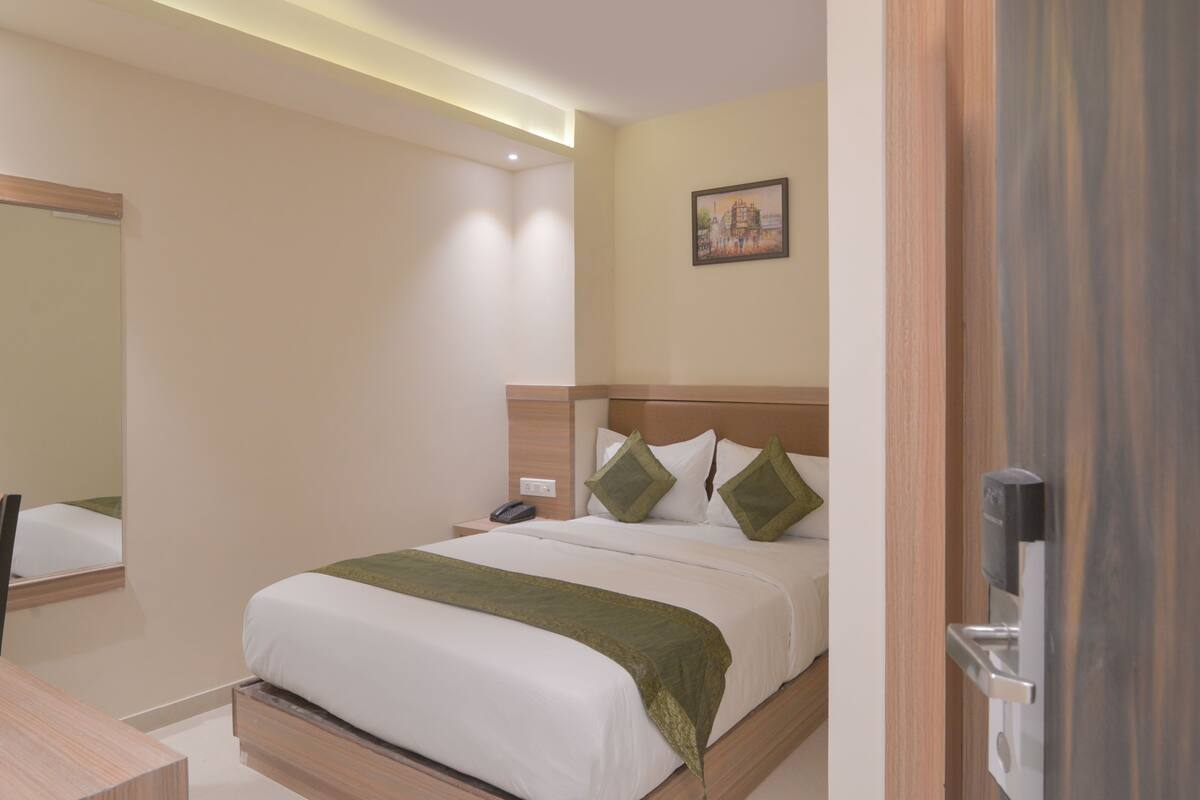 Basic Room, Multiple Beds, Smoking