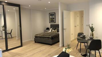 Comfort Studio, 1 Double Bed, City View | In-room safe, individually decorated, individually furnished, desk