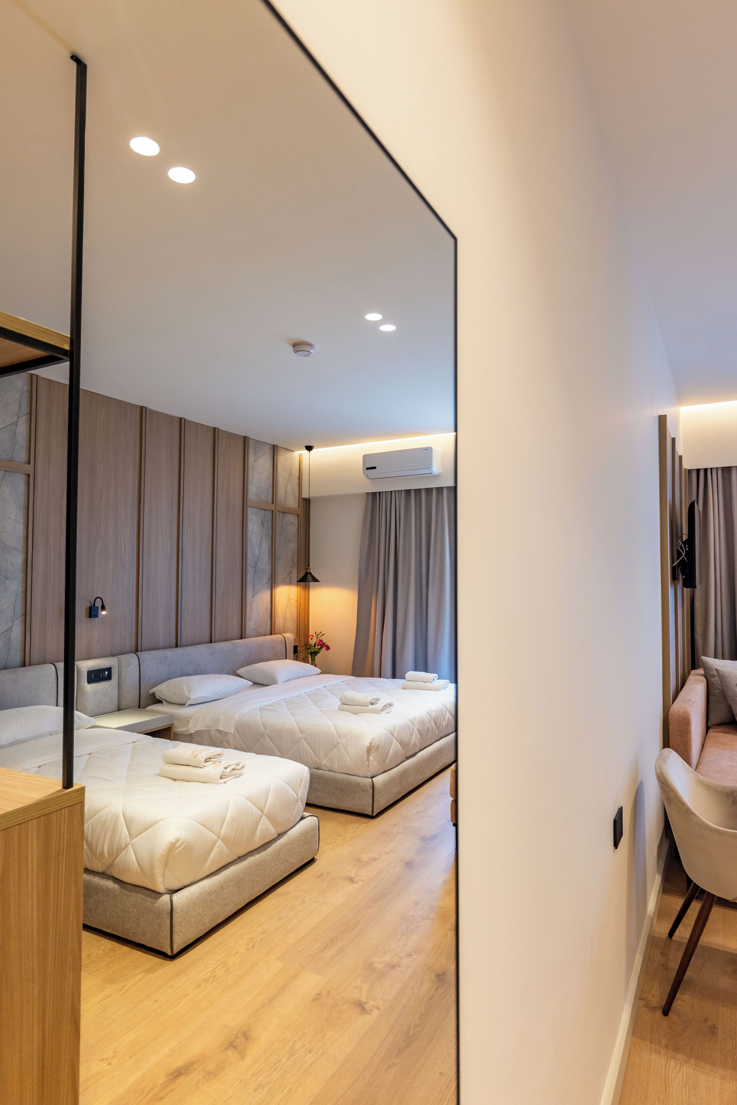 Deluxe-Vierbettzimmer, Balkon, Meerblick | Schallisolierte Zimmer, kostenloses WLAN