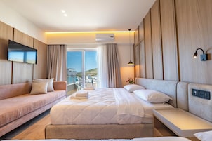 Quarto quádruplo luxo, sacada, vista para o mar | Quartos à prova de som, Wi-Fi de cortesia