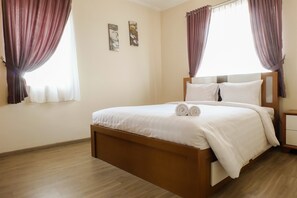 Quarto | 3 quartos, escrivaninha, Wi-Fi de cortesia, roupa de cama