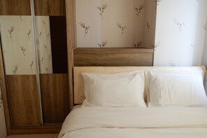 Room | 2 bedrooms, free WiFi, bed sheets - Puri Park View Apartment with Balcony (Jakarta)