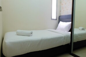 Quarto | 2 quartos, escrivaninha, roupa de cama