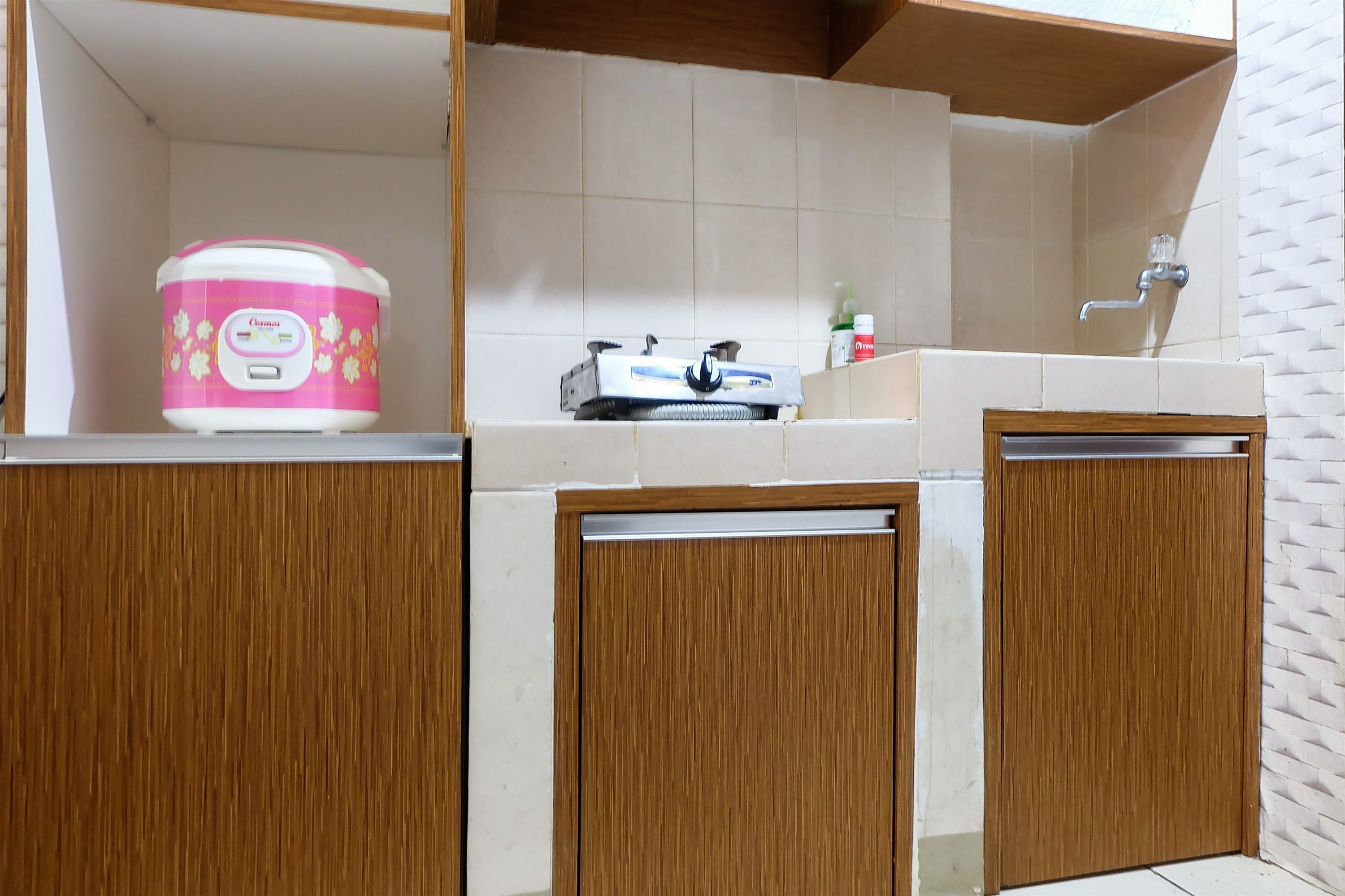 Quarto | Cozinha americana privada | Geladeira, cooktop, talheres/pratos/utensílios de cozinha