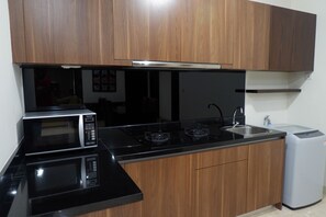 Habitació | Cuina privada | Frigorífic, microones i placa de cuina 