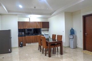 Room | Living area | TV - Affordable At L'Avenue Apartment (Jakarta)