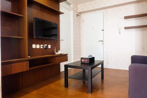 Room | Living room - Modern Room Bassura Apartment With Direct Access To Shopping Center (Jakarta)