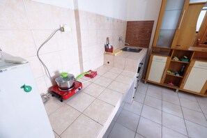 Room | Private kitchenette - Cozy Mediterania Palace Kemayoran near to Jiexpo Kemayoran (Jakarta)