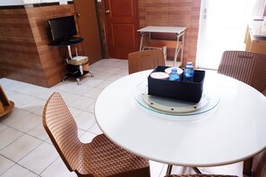 Room | In-room dining - Cozy Mediterania Palace Kemayoran near to Jiexpo Kemayoran (Jakarta)