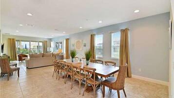 Family Villa, Multiple Bedrooms, Garden Area | In-room dining