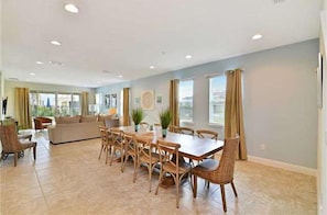 Villa familiar, varias habitaciones, en la zona del jardín | Servicio de comidas en la habitación