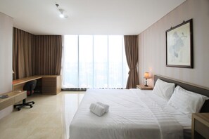 1 bedroom, desk, bed sheets - Suite L'avenue Apartment Pancoran (Jakarta)