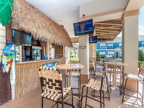 Bar au bord de la piscine