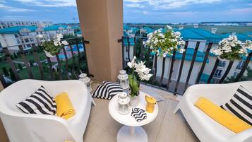 Deluxe Apartment, 2 Bedrooms, Pool Access, Pool View | Balcony