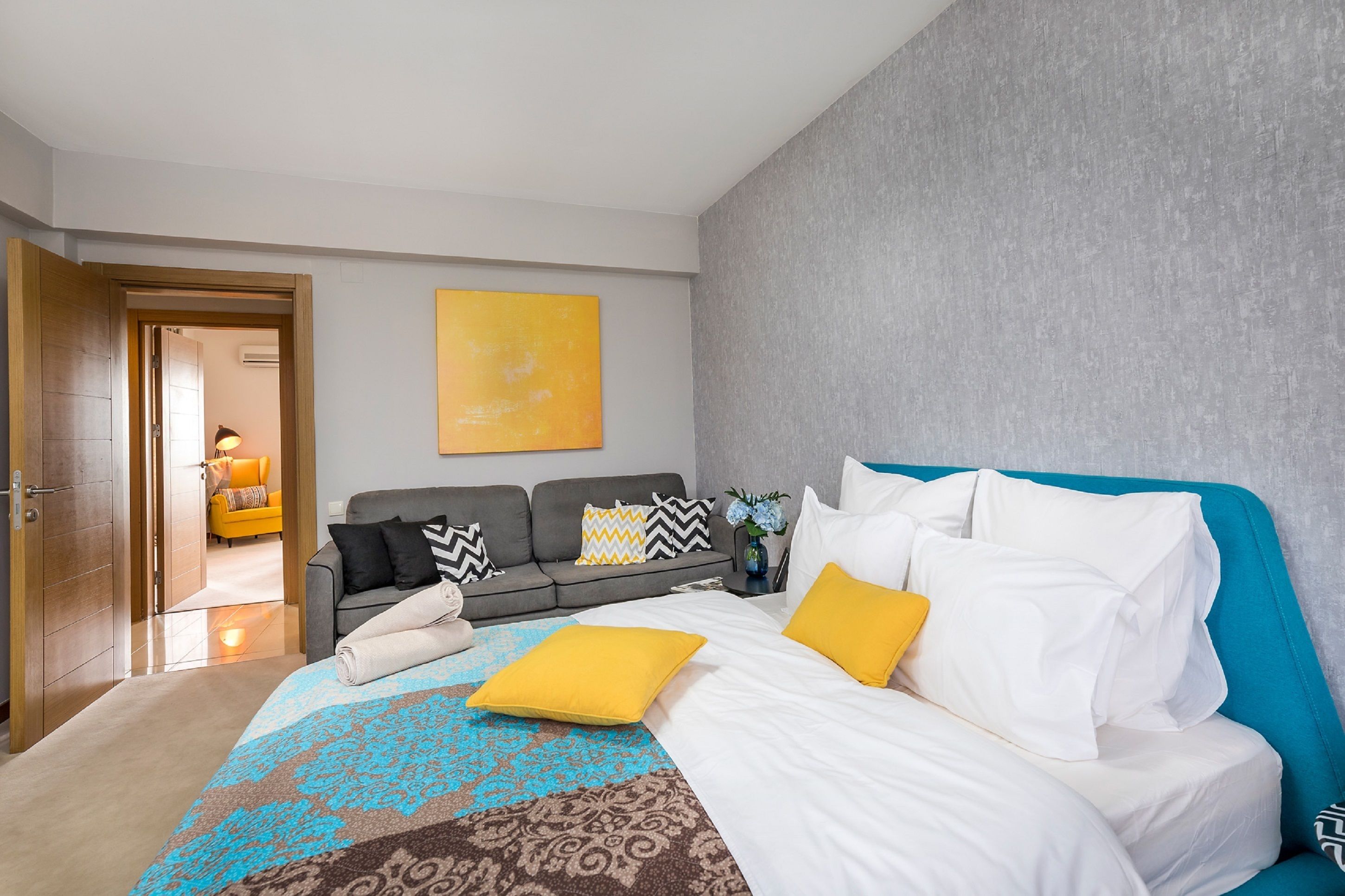 2 عدّة غرف نوم وبديكورات فريدة لكل غرفة وطراز فريد لكل وحدة وستائر تعتيم