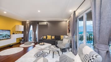 Deluxe Apartment, 2 Bedrooms, Pool Access, Pool View | Living room | 160-cm Smart TV with digital channels, TV, fireplace