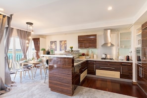 Private kitchen - Bucharest Apartments DeLuxe (Stefanestii de Jos)