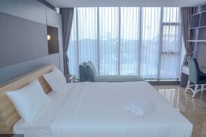 Zimmer | 1 Schlafzimmer, Schreibtisch, Bettwäsche