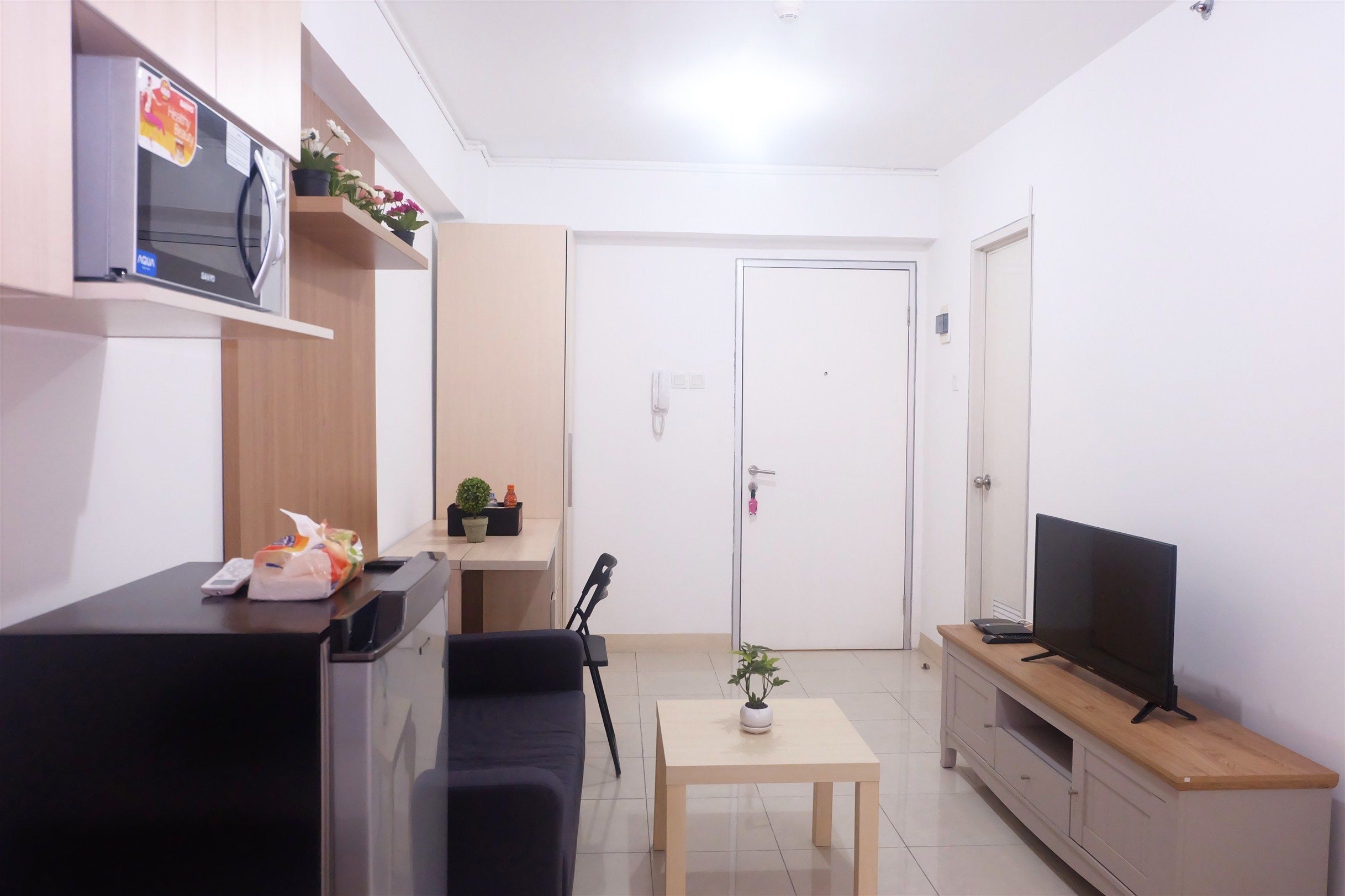 Apartamento conforto, 2 quartos | Área de estar | TV
