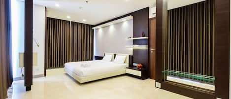 Room | 2 bedrooms, desk, free WiFi, bed sheets